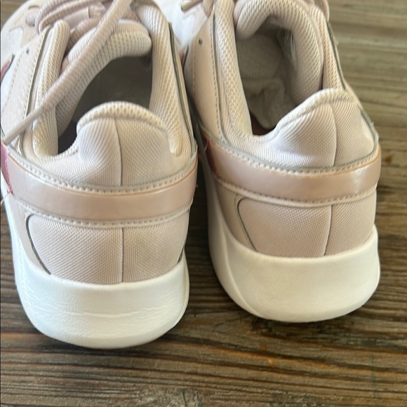 Nike  Sneakers size 8.5 - Picture 3 of 9